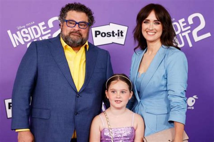 Bobby Moynihan Bio, Age, Wife, Movies, SNL, Characters, We Bare Bears And Sisters