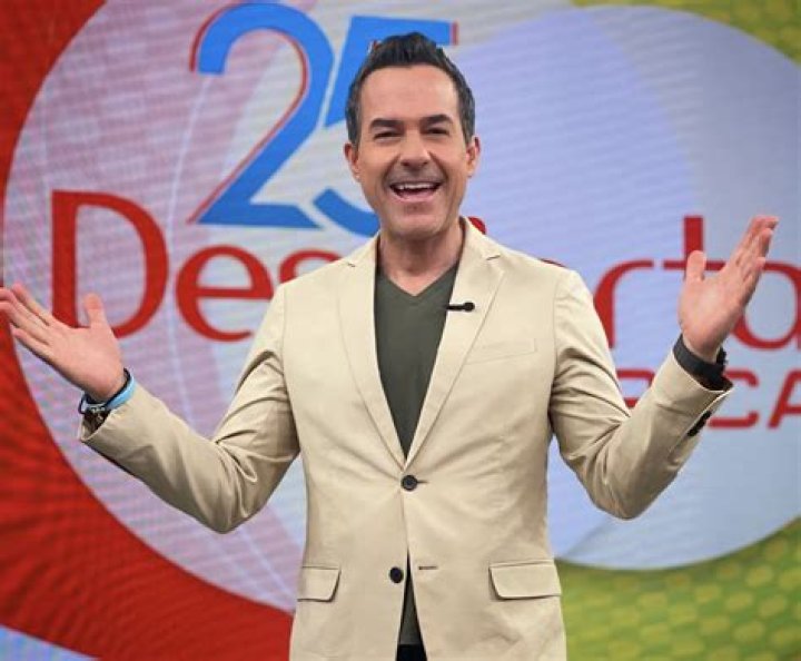 Carlos Calderon Edad & Wikipedia, Carrer Details On The Univision & Despierta America Official