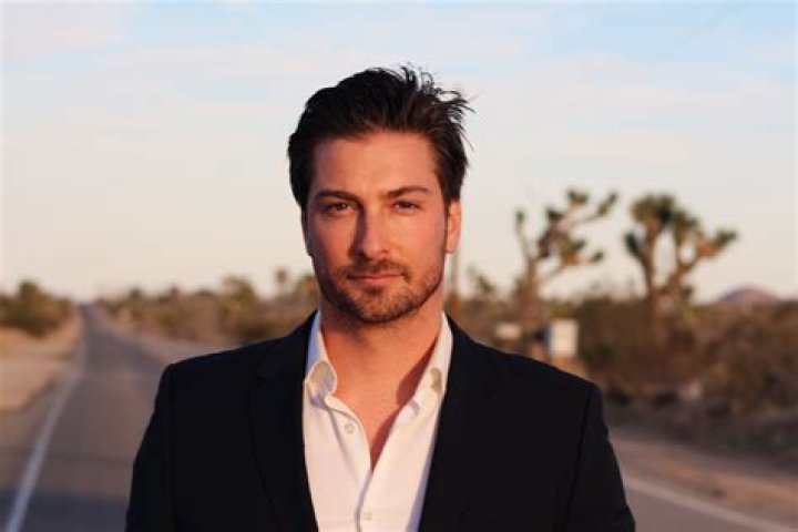 Daniel Lissing Bio-Wiki, Age, Wife, Movies, Actor, Salary and Krakow