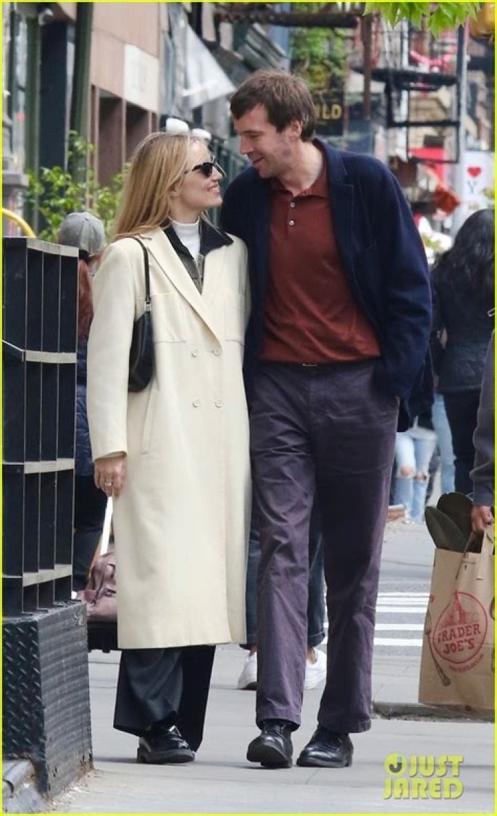 Dianna Agron: Boyfriend, net worth, tattoos, smoking & body measurements