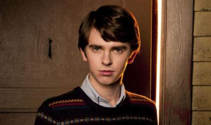 Freddie Highmore Height, Weight, Body Measurements, Shoe Size