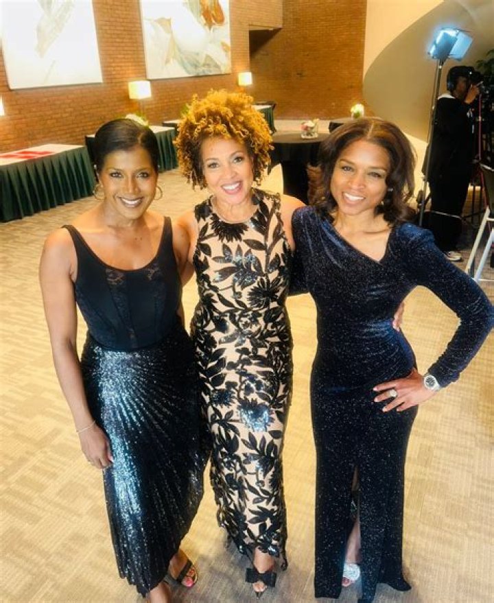 Glenda Lewis (WXYZ) Bio, Wiki, Age, Husband, Mother, Daughter, Salary, and Net Worth