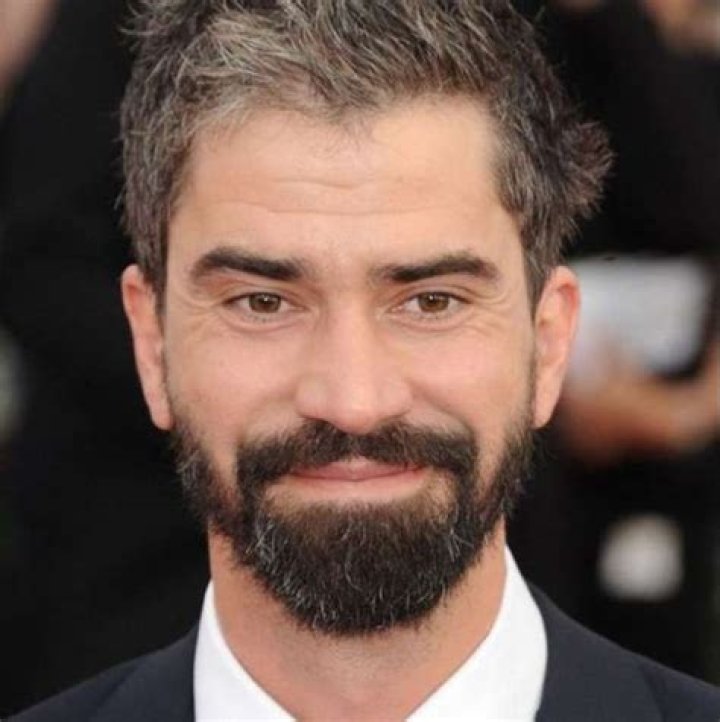 Hamish Linklater Net Worth