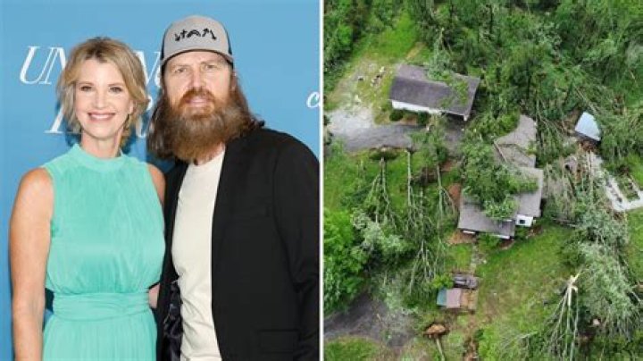 Jase Robertson: Wife, net worth, tattoos, smoking & body facts