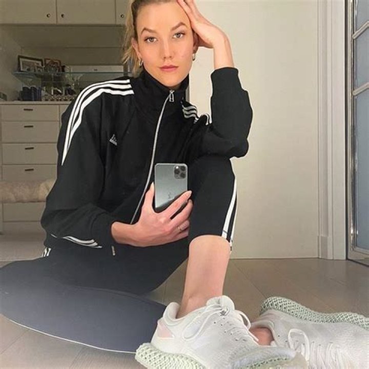 Karlie Kloss (Model) Wiki, Bio, Height, Weight, Body Measurements, Net Worth, Husband, Family, Facts