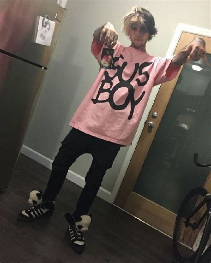 Lil Peep Height, Weight, Body Measurements, Shoe Size