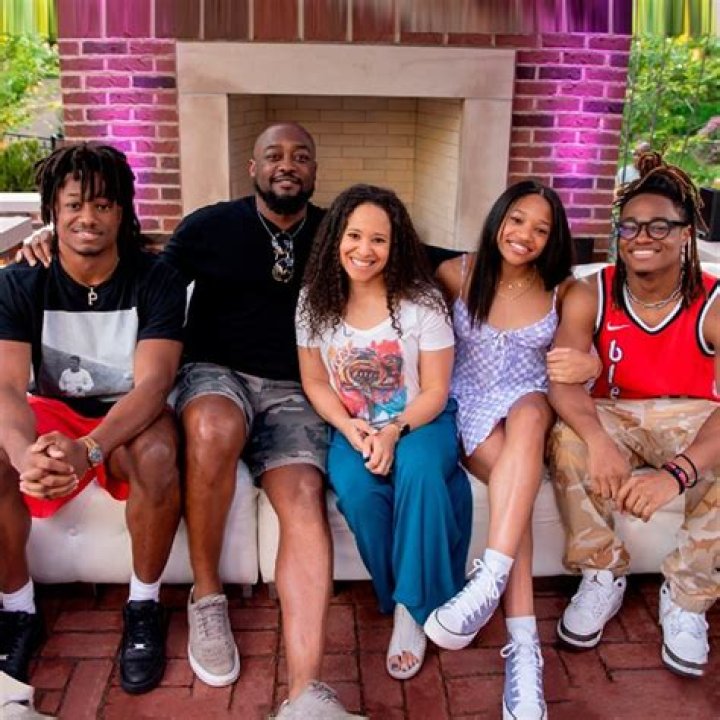 Mike Tomlin Parents: Ed Tomlin and Julia Tomlin