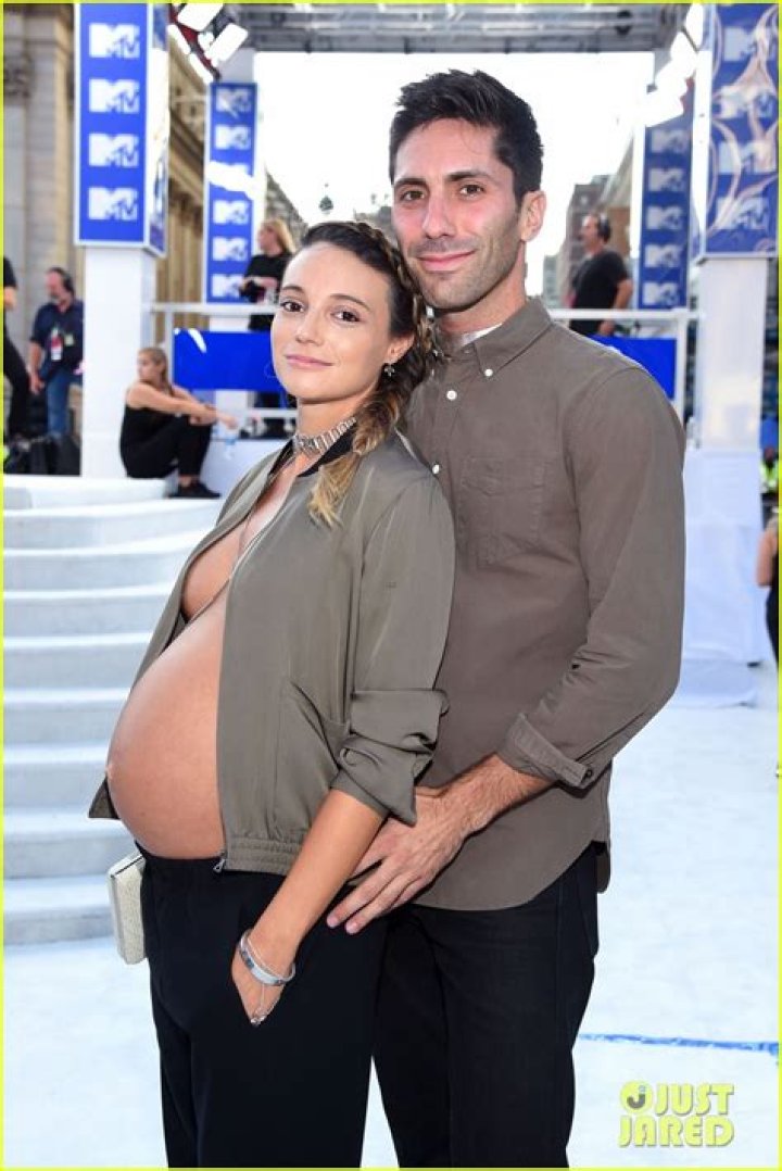 Nev Schulman Married Long Term Girlfriend Laura Perlongo.Laura Perlongo Pregnancy