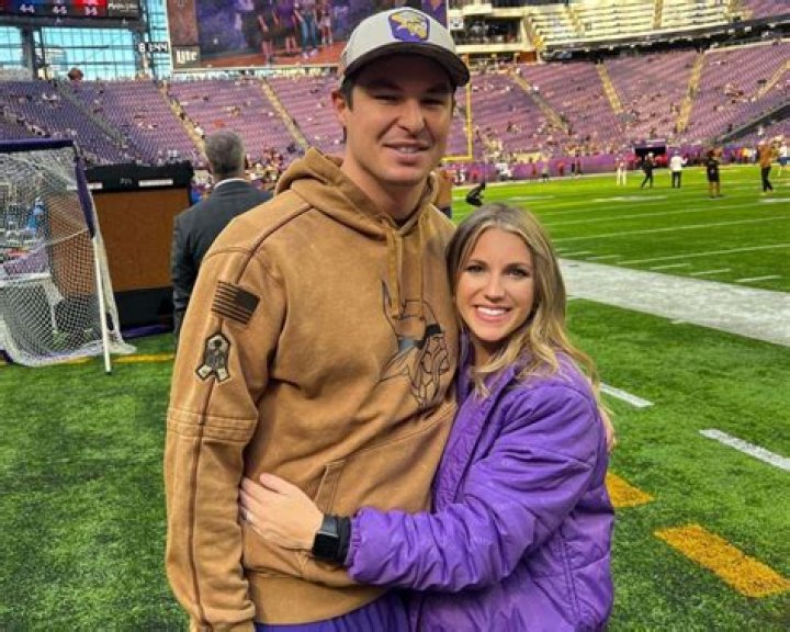 Nick Mullens – Bio, Wife – Haleigh Hughes, Family, Salary, Ethnicity