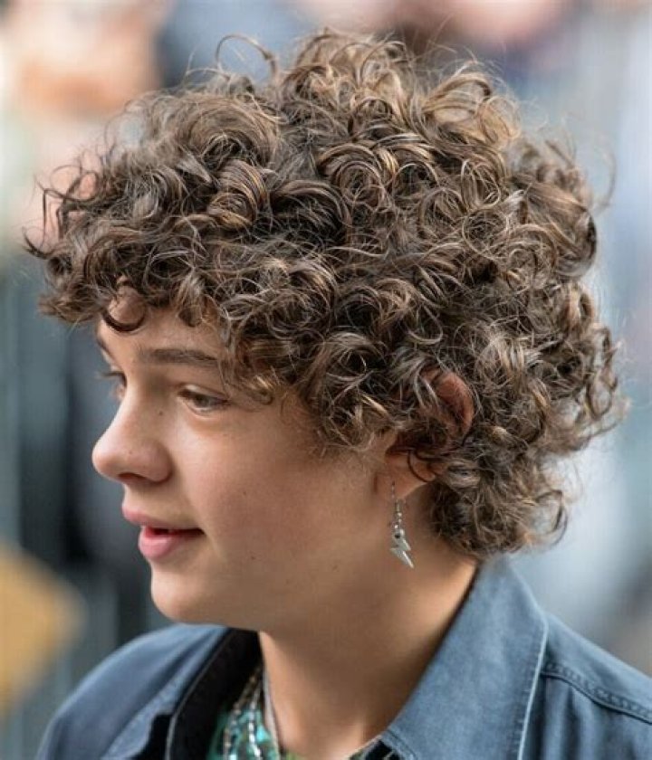 Noah Jupe biography, age, height, girlfriend, movies, is he gay?