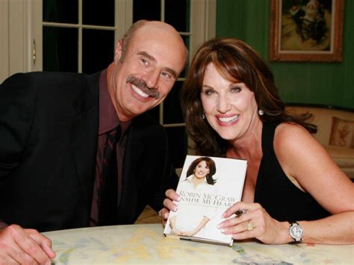 Robin McGraw Biography, Wiki, Age, Height, Family, Twin, Husband, Dr. Phil, Sons, Books, and Net Worth