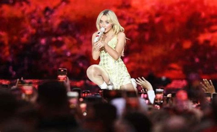 Sabrina Carpenter's Height: A Closer Look