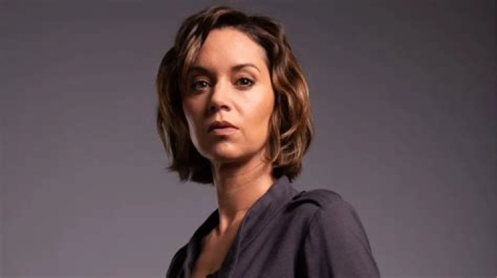 Shannon Esra Biography: Net Worth, Instagram, Age, Husband, Songs, Height, Real Name, Songs, Family, Parents, Fiance