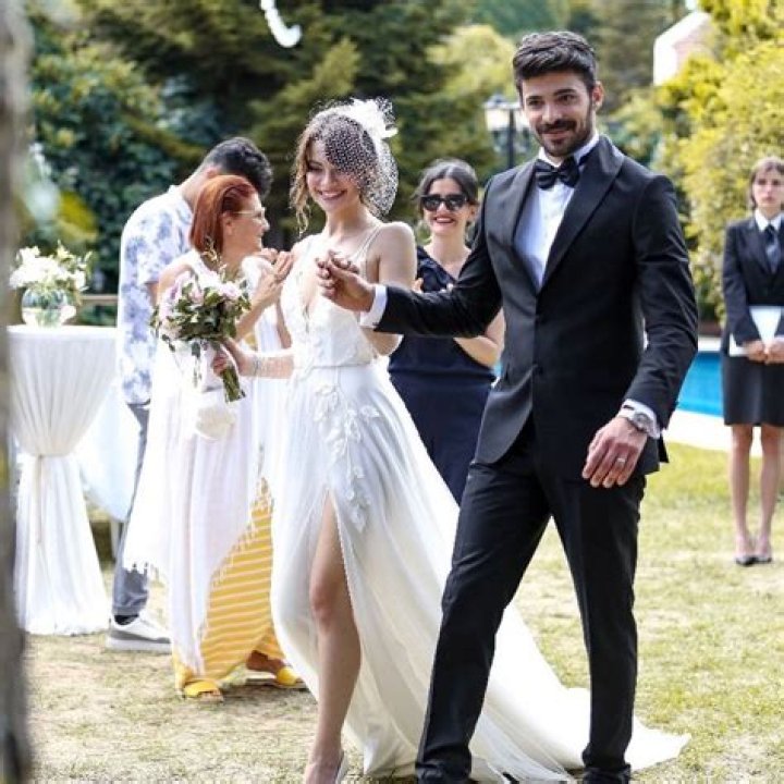 Sinem Kobal Married, Boyfriend, Wiki, Children, Net Worth, Husband