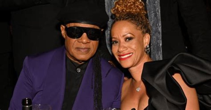 Stevie Wonder: Wife, net worth, tattoos, smoking & body facts
