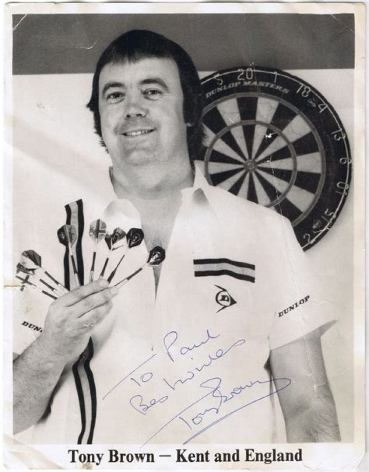 Tony Brown (darts player)