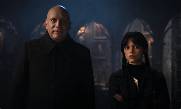 Was Fred Armisen in Modern Family? Who plays Langham in Modern Family?