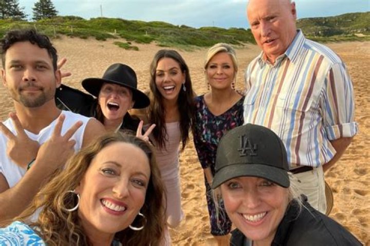 Was Rachael Harris in friends? Who did Rachael Harris play on friends?