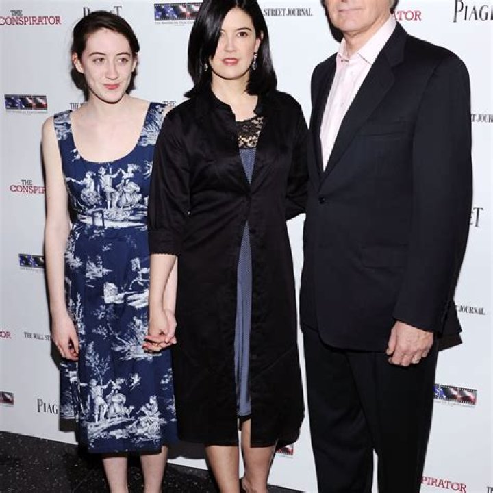 Who Are Phoebe Plummer Parents? Family, Age And Wikipedia