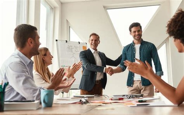 Who collaborates on understanding the work of the sprint