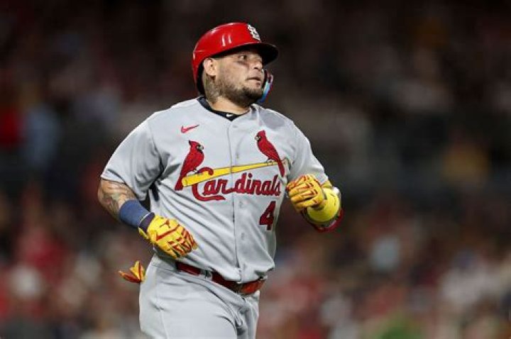 Yadier Molina Age, Wiki, Biography, Wife, Children, Salary, Net Worth, Parents